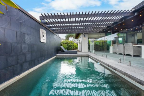 Tranquil Beachside Retreat - BALI at the Boardwalk - 3 Bedroom home